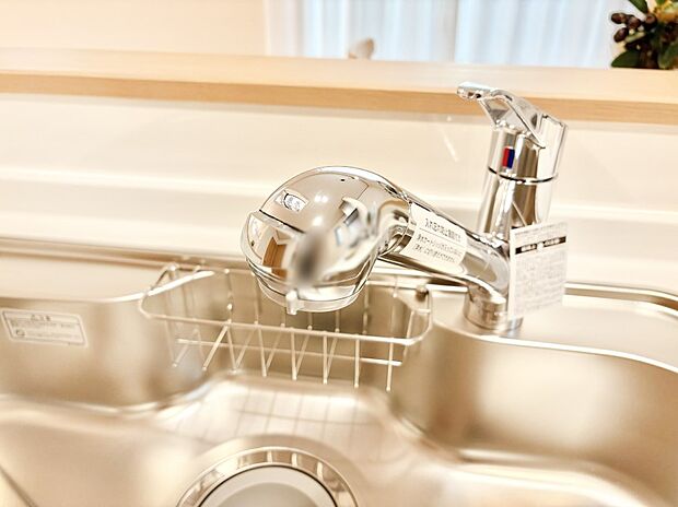 【その他設備(浄水器)】いつでも清潔なおいしいお水を。一つの水栓で水道水と浄水を使い分け。