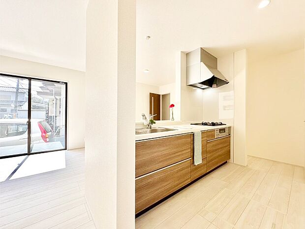 【ダイニングキッチン】料理をしながらご家族との会話を楽しめる対面カウンターキッチン