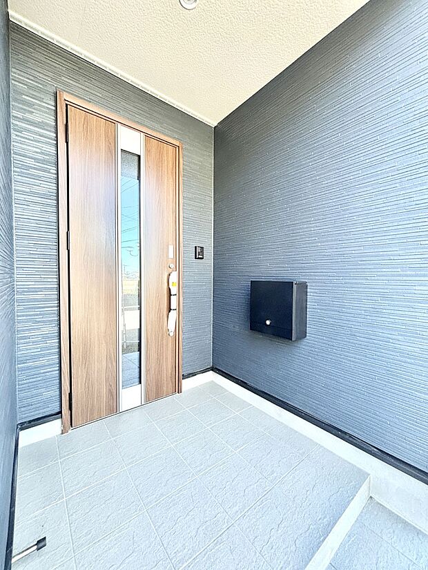 【玄関】大切な家族、来客を出迎える玄関。