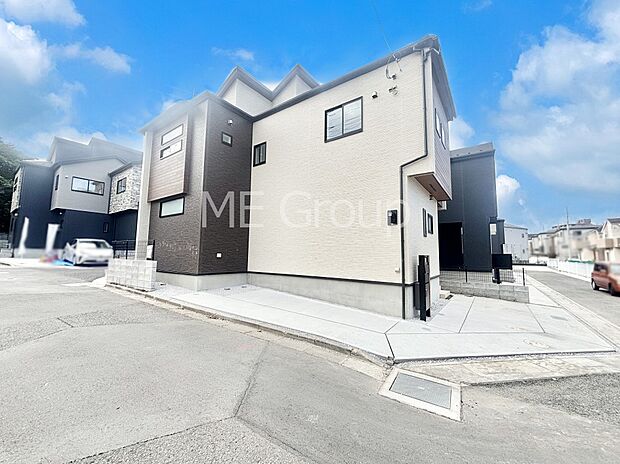 【現地外観写真】たっぷりの陽光と心地よい風が舞い込む住まい