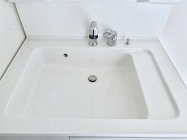 【その他設備(シャワー水栓)】ハンドシャワー付き！使いやすい洗面台。