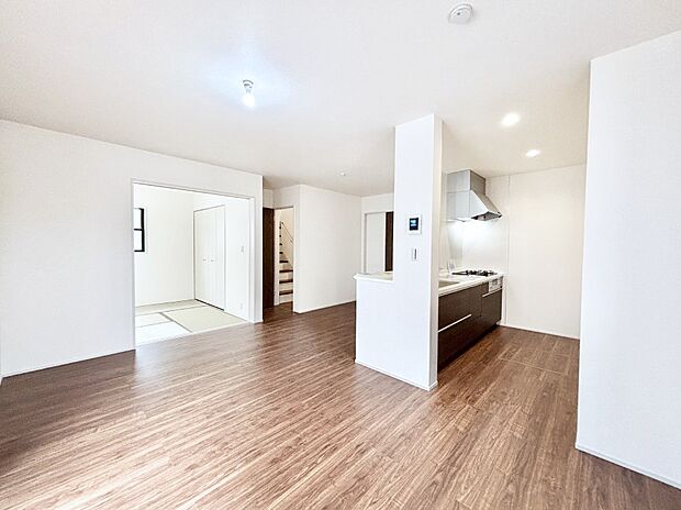 【リビングダイニング】15.5帖のＬＤＫは家族みんなの快適空間！家族のつながりを強くする大事なスペースです。 