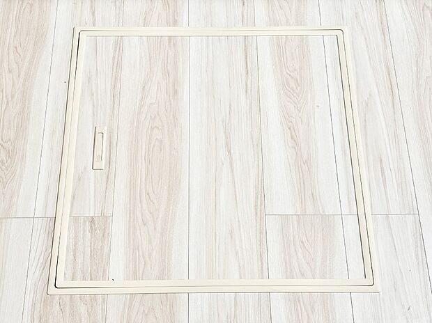 【その他設備(床下収納)】床下収納付き！日用品・非常用品の収納にも大活躍。