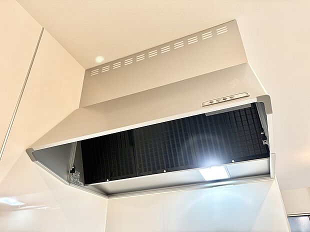 【その他設備(レンジフード)】基本的なお手入れはフィルターのみ！お手入れのしやすさも魅力です。