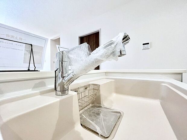 【その他設備(浄水器)】いつでも清潔なおいしいお水を。一つの水栓で水道水と浄水を使い分け。