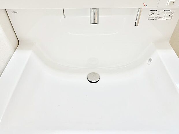 【その他設備(シャワー水栓)】ハンドシャワー付き！使いやすい洗面台。