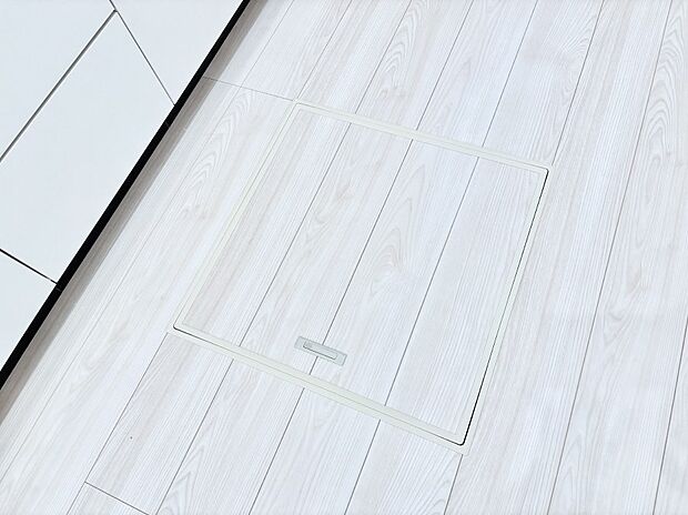 【その他設備(床下収納)】床下収納付き！日用品・非常用品の収納にも大活躍。