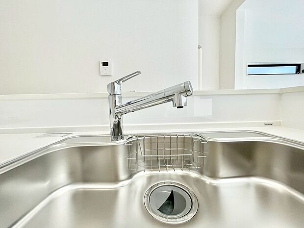 【その他設備(蛇口一体型浄水器)】いつでも清潔なおいしいお水を。一つの水栓で水道水と浄水を使い分け。