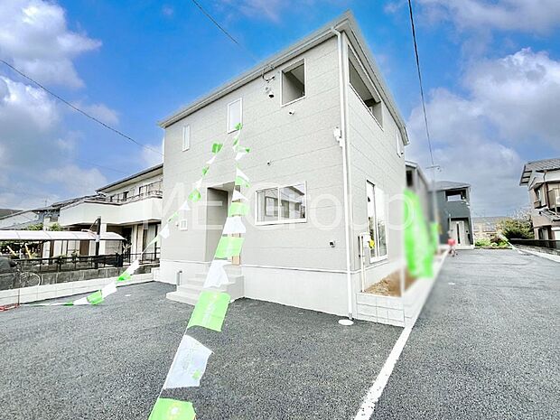 【現地外観写真】洗練された外観、上質な住空間が広がる室内は永く安心して過ごせる住居です。