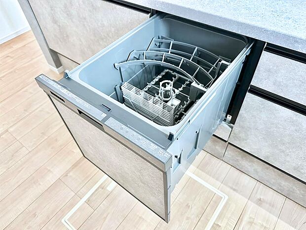 【その他設備(食洗機)】面倒なお片づけは食洗機にお任せ！家事の負担が減って、時間にも気持ちにもゆとりができます。
