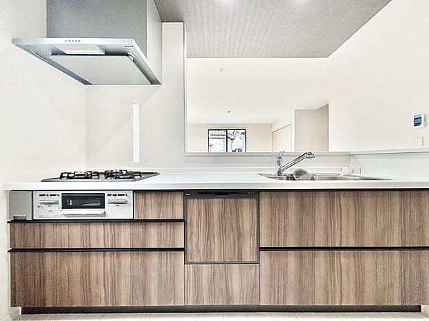 【キッチン】毎日使うキッチンだから、使いやすさ&お手入れのしやすさにこだわりました。