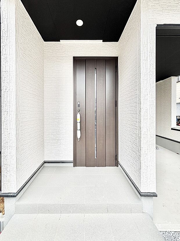 【玄関】大切な家族、来客を出迎える玄関。