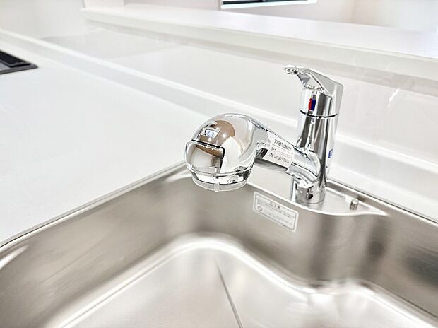 【その他設備(浄水器)】いつでも清潔なおいしいお水を。一つの水栓で水道水と浄水を使い分け。