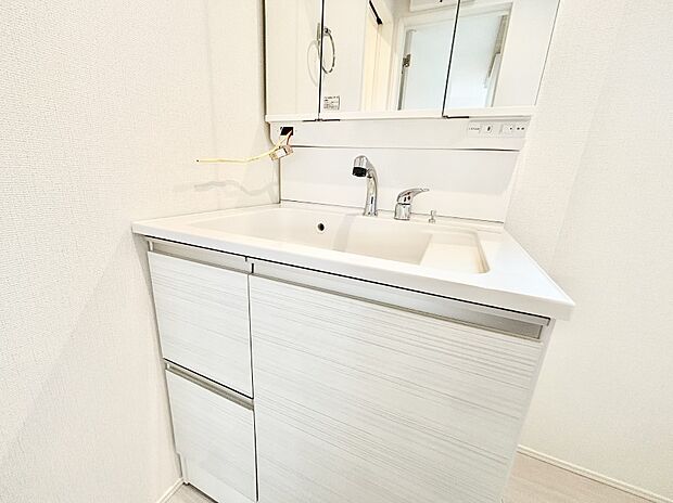 【その他設備(ハンドシャワー水栓)】ハンドシャワー付き!使いやすい洗面台。