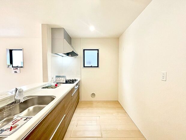 【キッチン】ゆとりあるキッチンではご家族と楽しくお料理ができます。