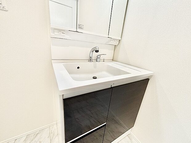 【その他設備(ハンドシャワー水栓)】ハンドシャワー付き！使いやすい洗面台。