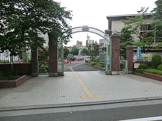 さいたま市立岸中学校（約550m）