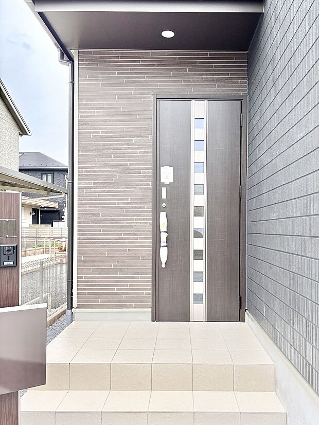 【玄関】大切な家族、来客を出迎える玄関。