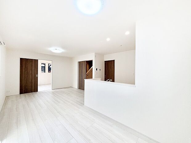 【リビングダイニング】家族団らんの時間も増えそうなくつろぎのリビングダイニング。   