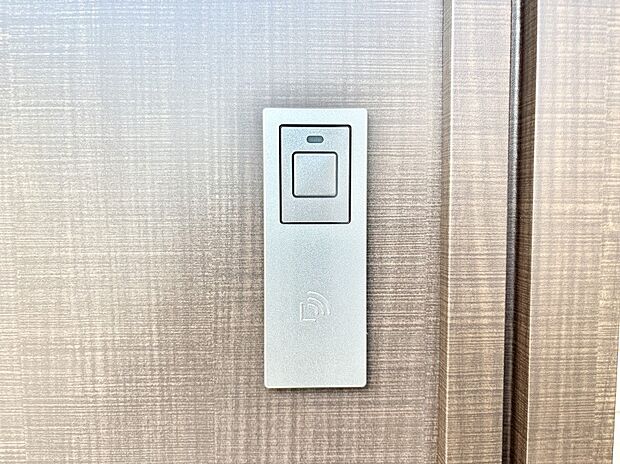 【玄関】ラクラク開錠！スマートコントロールキー。