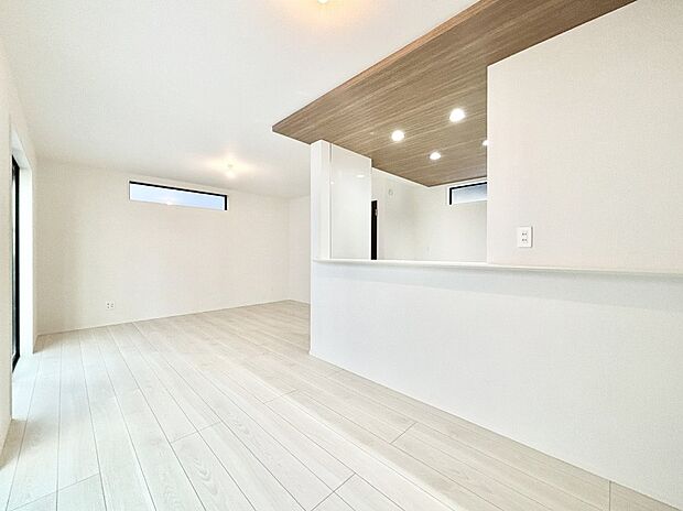 【リビングダイニング】家族団らんの時間も増えそうなくつろぎのリビングダイニング。   