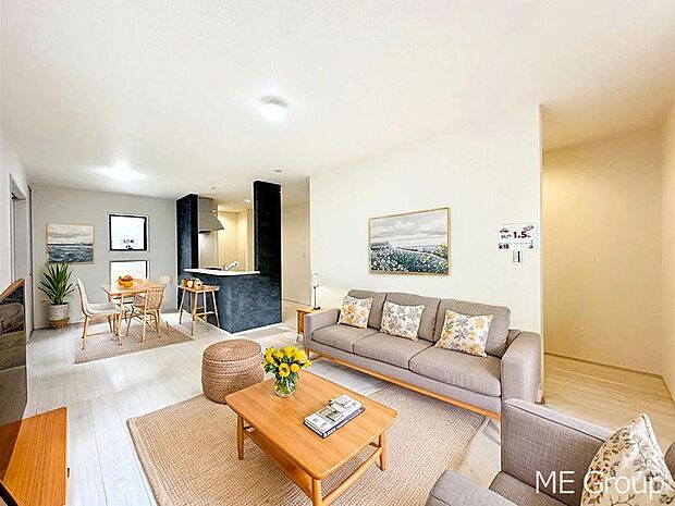 【リビング】ご家族の賑やかな話し声で包まれる明るいリビング ※家具はCGです