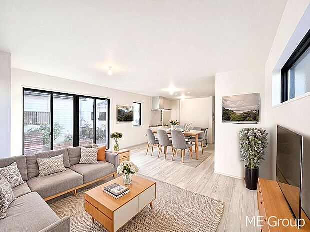 【リビング】ご家族の賑やかな話し声で包まれる明るいリビング  ※家具はCGです