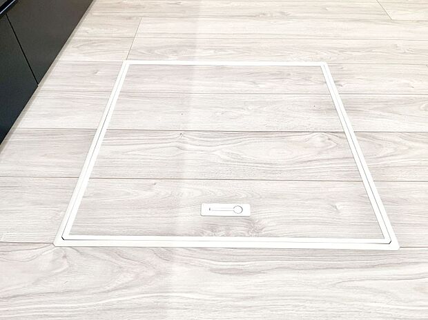 【その他設備(床下収納)】床下収納付き！日用品・非常用品の収納にも大活躍。