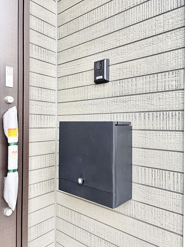 【その他現地】シンプルなデザインのポスト