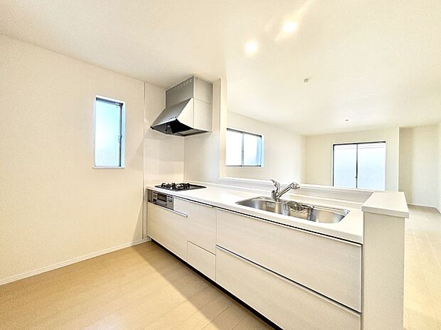 【キッチン】ゆとりあるキッチンではご家族と楽しくお料理ができます。