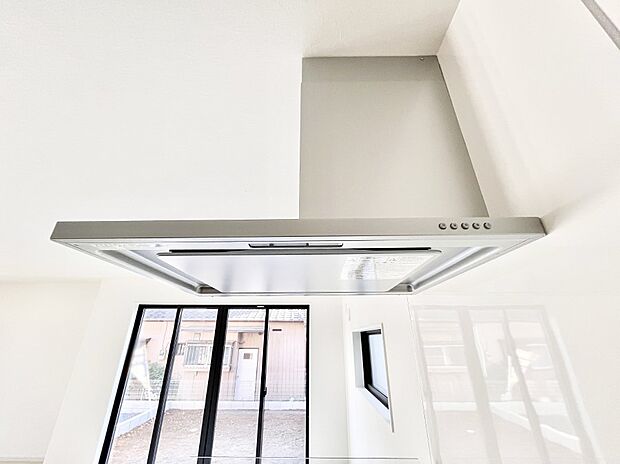 【その他設備(レンジフード)】基本的なお手入れはフィルターのみ！お手入れのしやすさも魅力です。