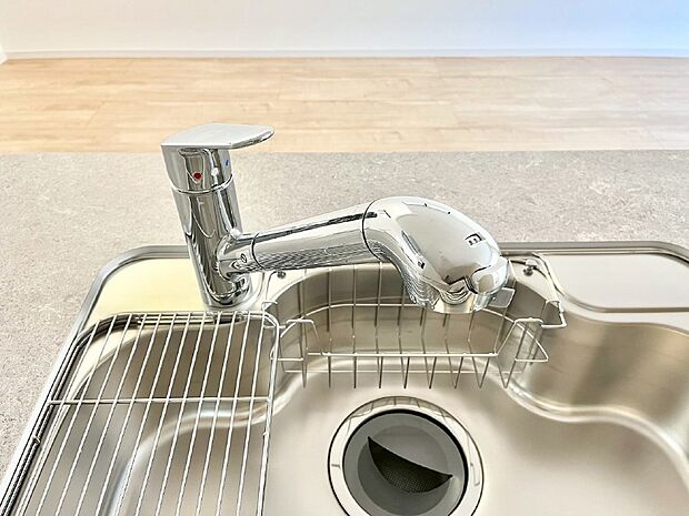 【その他設備(浄水器)】いつでも清潔なおいしいお水を。一つの水栓で水道水と浄水を使い分け。