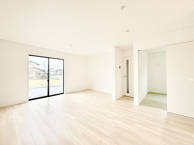 【ダイニング】家族の笑顔が自然と生まれてくる、そんな雰囲気のダイニングに仕上がっています。