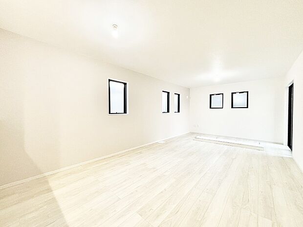 【リビングダイニング】落ち着いた雰囲気のＬＤＫは家族みんなの快適空間