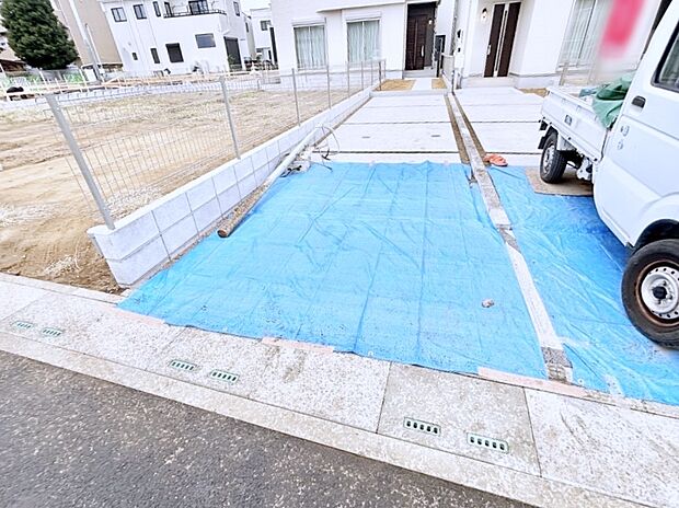 【駐車場】駐車2台可能！急なお客様の駐車に。また、ご家族の自転車スペースとしても大活躍。