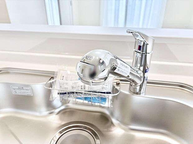 【その他設備(浄水器)】いつでも清潔なおいしいお水を。一つの水栓で水道水と浄水を使い分け。