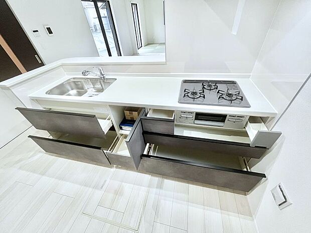 【その他設備(スライド収納)】使いやすさを優先したスライド式収納タイプ!