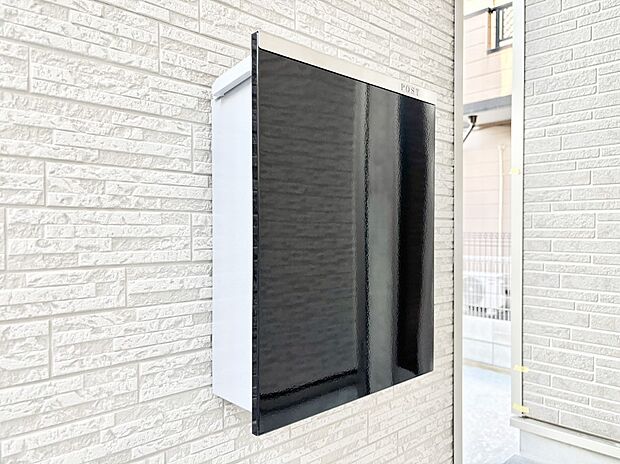 【その他現地】シンプルなデザインのポスト