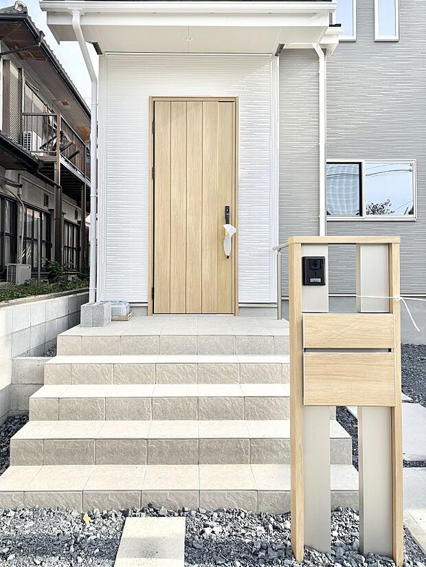 【玄関】大切な家族、来客を出迎える玄関。