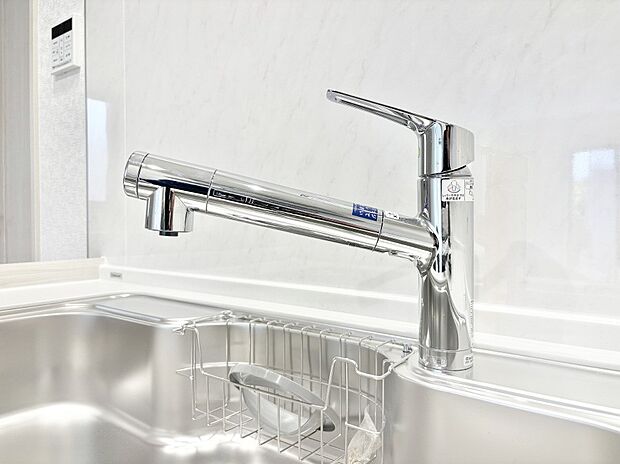 【その他設備(浄水器)】いつでも清潔なおいしいお水を。一つの水栓で水道水と浄水を使い分け。