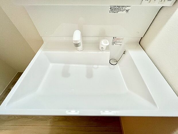 【その他設備(ハンドシャワー水栓)】ハンドシャワー付き!使いやすい洗面台。