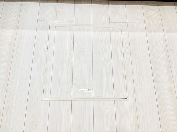 【その他設備(床下収納)】床下収納付き!日用品・非常用品の収納にも大活躍。