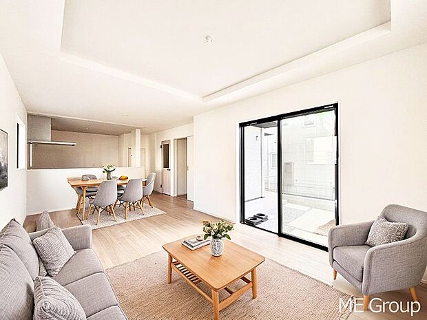 【リビング】大きな窓からたっぷりの陽光と風を感じられるリビング※家具はCGです