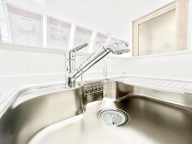 【その他設備(蛇口一体型浄水器)】いつでも清潔なおいしいお水を。一つの水栓で水道水と浄水を使い分け。