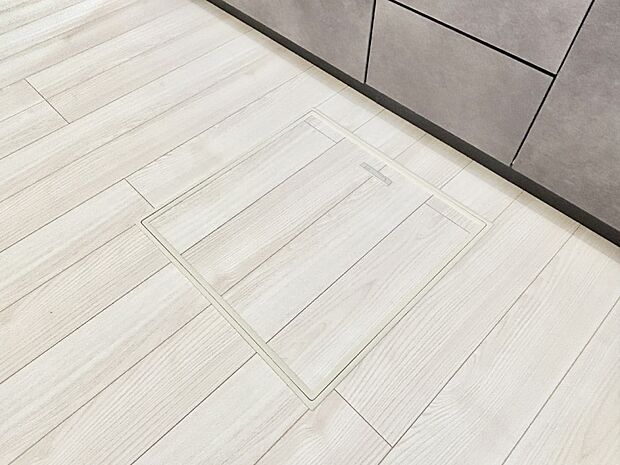 【その他設備(床下収納)】床下収納付き！日用品・非常用品の収納にも大活躍。