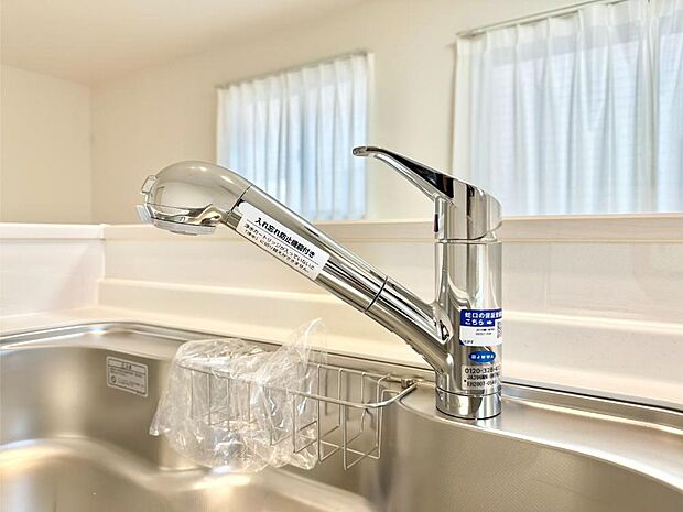 【その他設備(浄水器)】いつでも清潔なおいしいお水を。一つの水栓で水道水と浄水を使い分け。