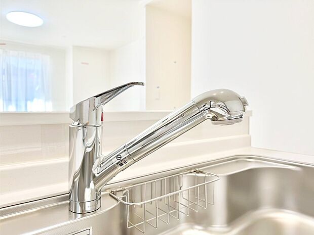 【その他設備(蛇口一体型浄水器)】いつでも清潔なおいしいお水を。一つの水栓で水道水と浄水を使い分け。