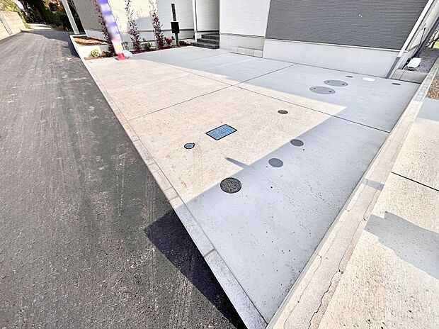 【駐車場】駐車2台可能！急なお客様の駐車に。また、ご家族の自転車スペースとしても大活躍。