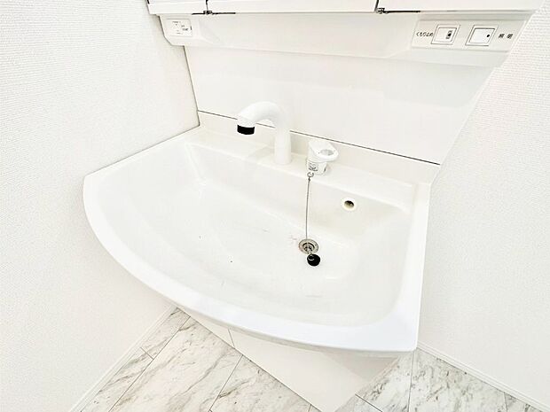 【その他設備(ハンドシャワー水栓)】ハンドシャワー付き！使いやすい洗面台。