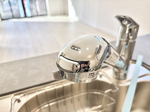 【その他設備(蛇口一体型浄水器)】いつでも清潔なおいしいお水を。一つの水栓で水道水と浄水を使い分け。